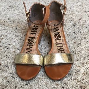 Good and tan  short wedges